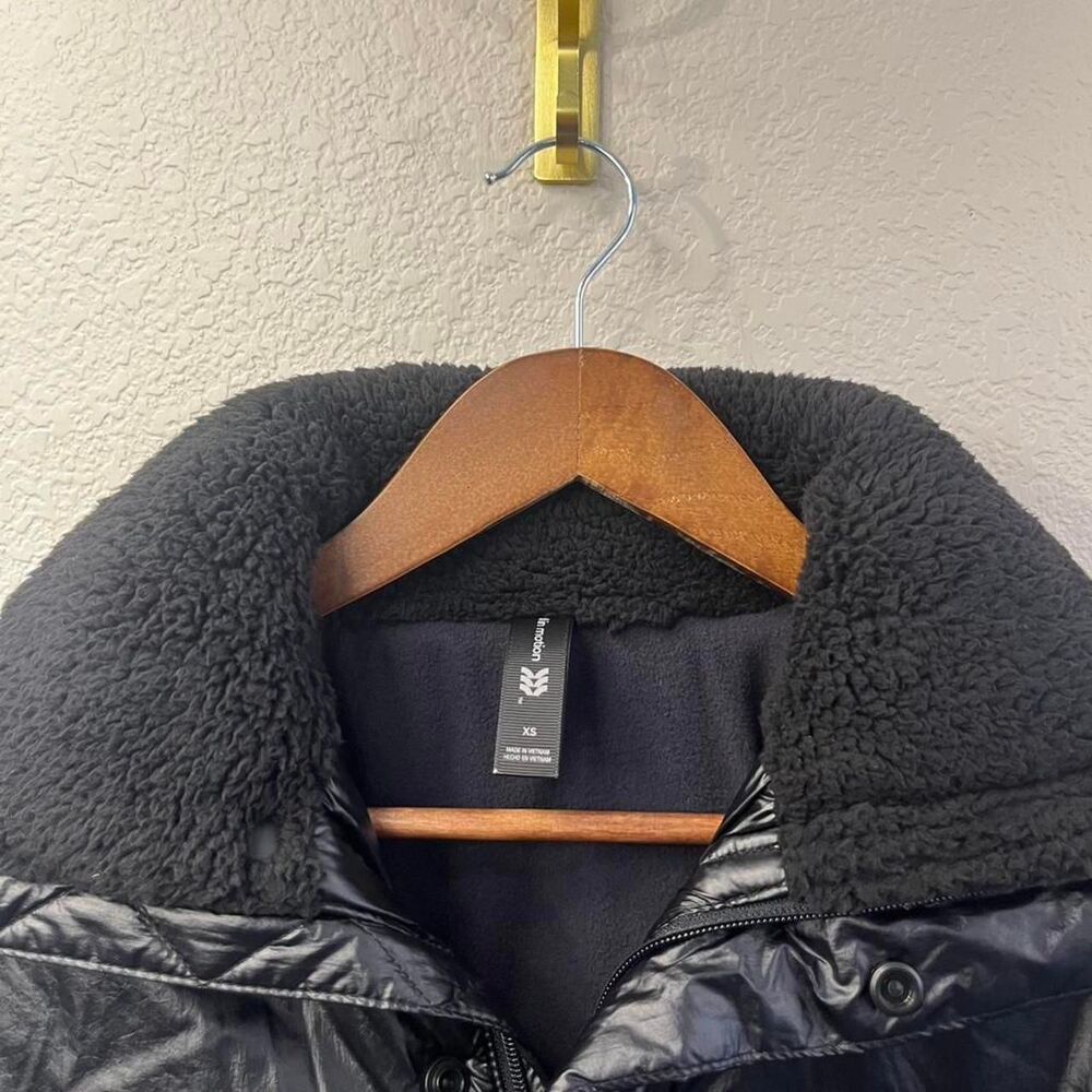 All-in-motion Women's Black Jacket - Picture 3 of 8
